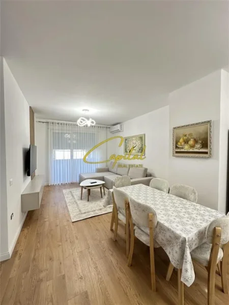 Tirane, jepet me qera apartament 2+1 Kati 1, 100 m² 650 € (SHKOLLA E BASHKUAR)