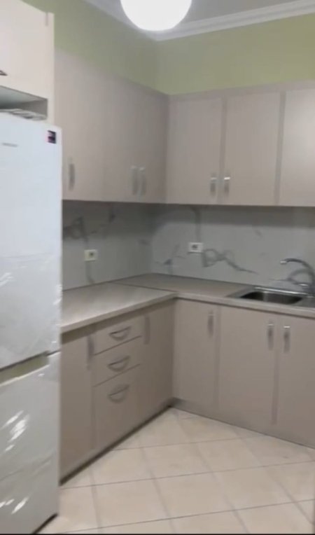 Tirane, jepet me qera apartament 1+1 Kati 5, 600 € 