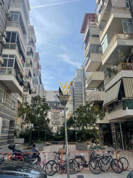 Tirane, shitet apartament 2+1+Ballkon Kati 6, 122 m² 200.000 € (XHAMLLIK, TE KOLOMBO)