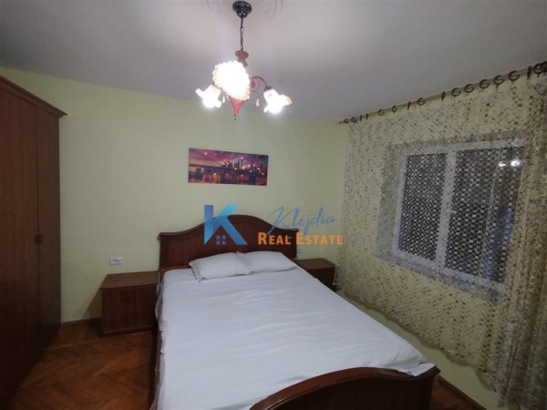 Tirane, jap me qera apartament 1+1+Ballkon Kati 3, 50 m² (Rruga e Elbasanit, pas Ambasades Amerikane)