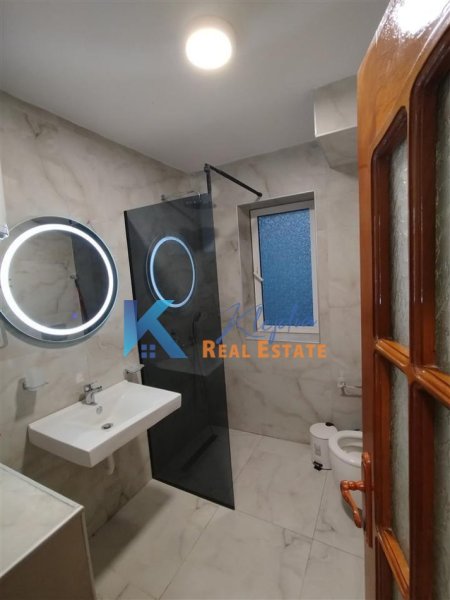 Tirane, jap me qera apartament 1+1+Ballkon Kati 3, 50 m² (Rruga e Elbasanit, pas Ambasades Amerikane)