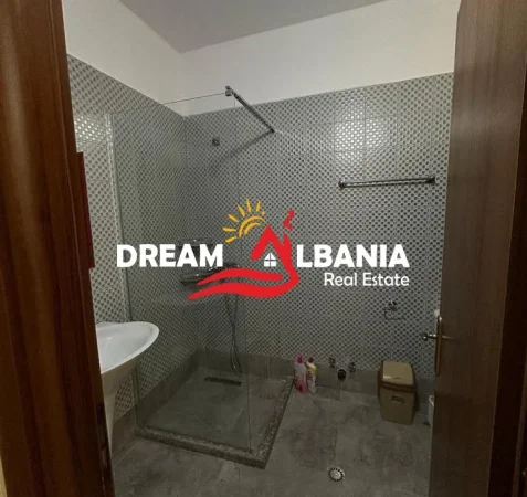 Tirane, jepet me qera apartament 2+1+Ballkon Kati 7, 110 m² 450 € (Astir, pran Bar Oslo)