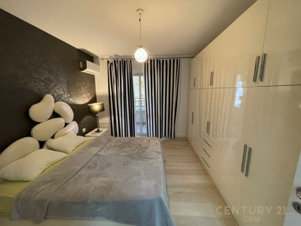 Tirane, jepet me qera apartament 1+1 Kati 7, 70 m² 650 € (Rr. Sami Frasheri)
