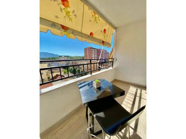 Tirane, jepet me qera apartament 1+1 Kati 7, 70 m² 650 € (Rr. Sami Frasheri)