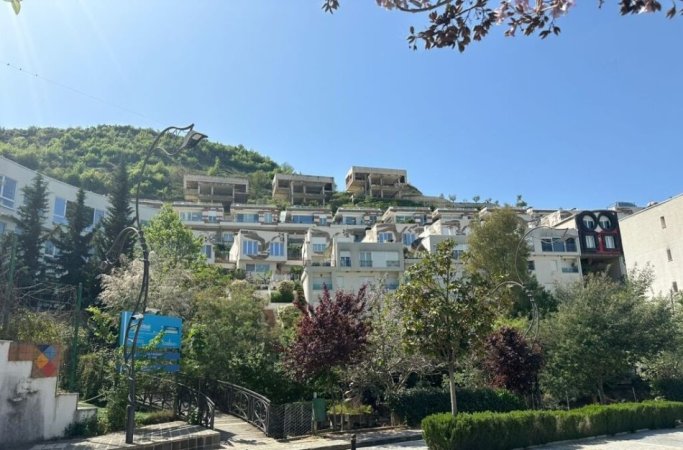 Tirane, shitet apartament 2+1+Aneks+Ballkon , 183 m² 223.000 € (kodra e diellit)