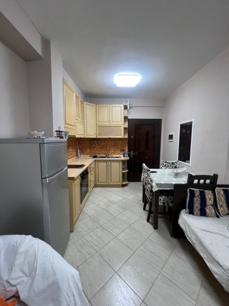 Tirane, jepet me qera apartament 2+1 Kati 3, 70 m² 650 € (blloku)