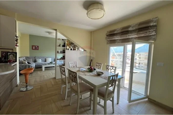 Tirane, jepet me qera apartament 2+1 , 112 m² 650 € (Ali Demi)