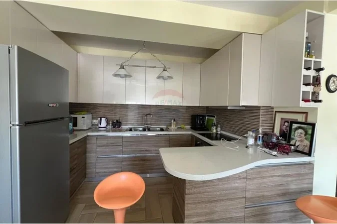 Tirane, jepet me qera apartament 2+1 , 112 m² 650 € (Ali Demi)