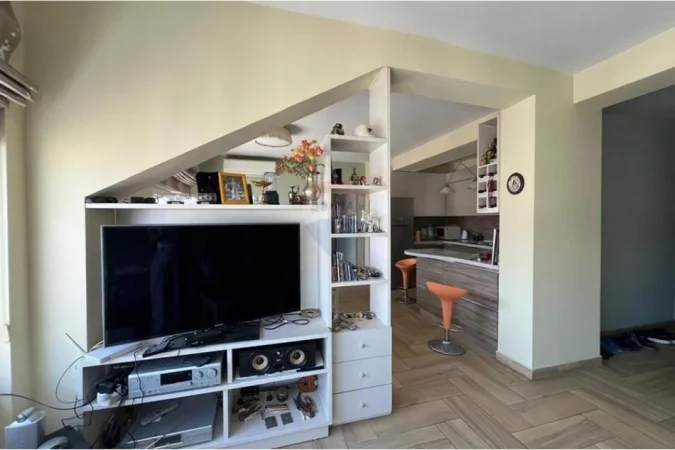 Tirane, jepet me qera apartament 2+1 , 112 m² 650 € (Ali Demi)