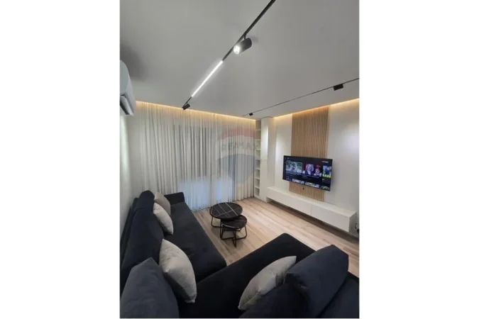 Tirane, jepet me qera apartament 2+1 , 110 m² 800 € (porcelan)