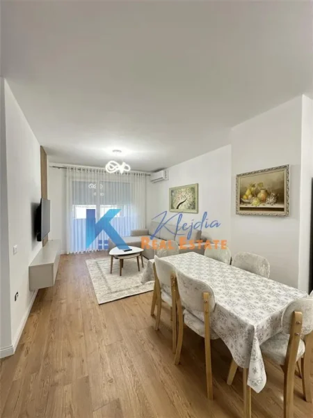 Tirane, jap me qera apartament 2+1+Ballkon Kati 1, 98 m² 650 € (Rruga e Dibres, afer Ministrise se Mbrojtjes)