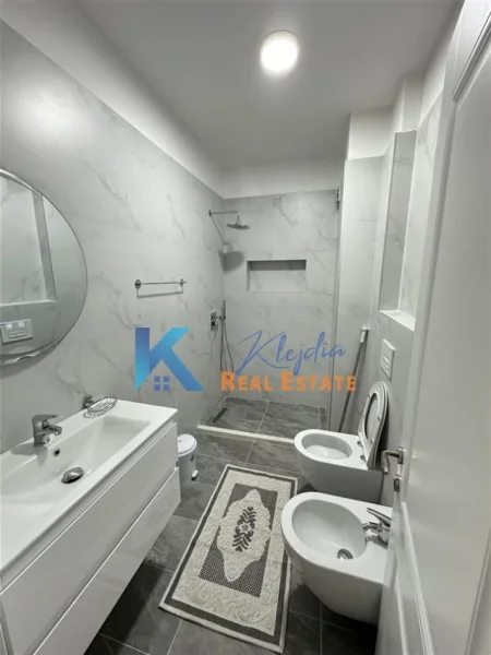 Tirane, jap me qera apartament 2+1+Ballkon Kati 1, 98 m² 650 € (Rruga e Dibres, afer Ministrise se Mbrojtjes)