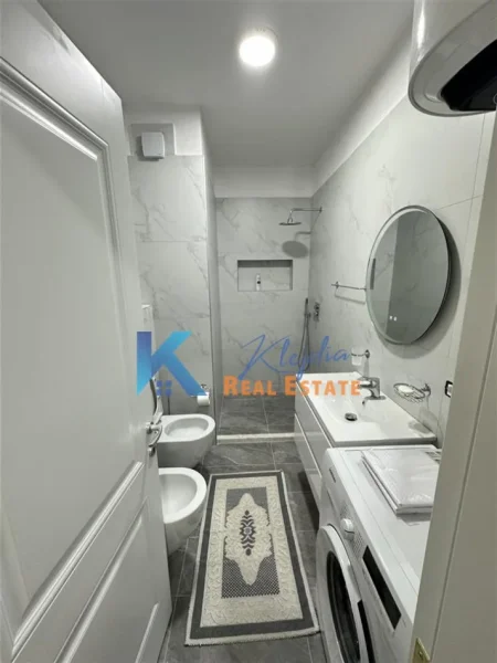Tirane, jap me qera apartament 2+1+Ballkon Kati 1, 98 m² 650 € (Rruga e Dibres, afer Ministrise se Mbrojtjes)