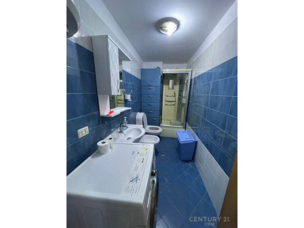 Tirane, jepet me qera apartament 1+1 Kati 2, 62 m² 400 € (Rruga Zhegu)