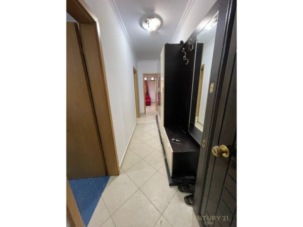 Tirane, jepet me qera apartament 1+1 Kati 2, 62 m² 400 € (Rruga Zhegu)