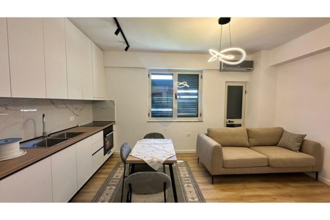 Tirane, jepet me qera apartament 1+1 , 60 m² 600 € (Muhamet Gjollesha)
