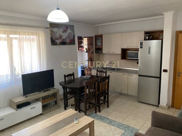 Tirane, shitet apartament 1+1 Kati 5, 60 m² 85.000 € (tek Burgu Grave)