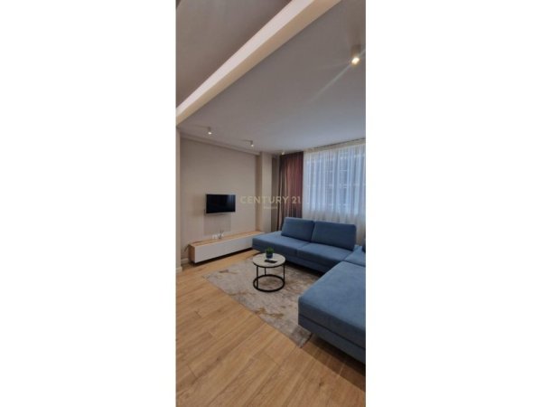 Tirane, jepet me qera apartament 2+1 Kati 5, 90 m² 800 € (Bllok)