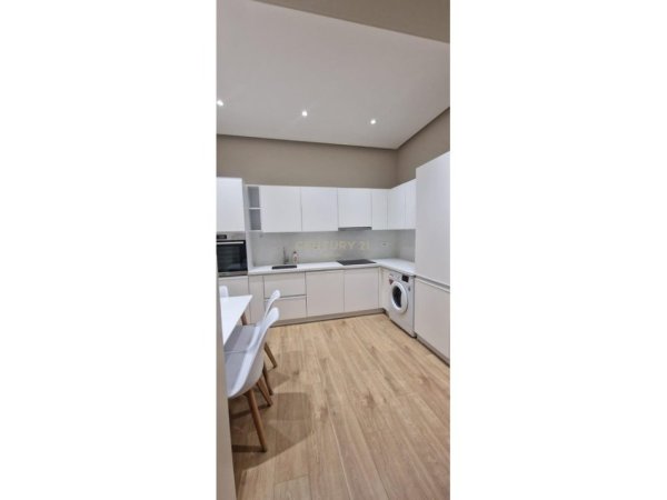 Tirane, jepet me qera apartament 1+1 Kati 5, 55 m² 700 € (ne Zemer te Bllokut)