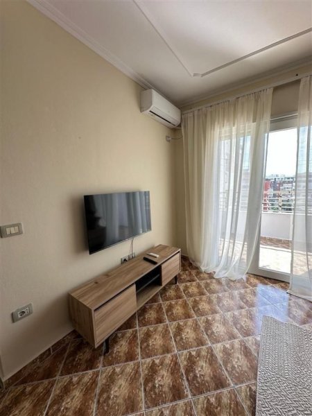Tirane, jepet me qera apartament 2+1+Ballkon Kati 7, 120 m² 450 € 