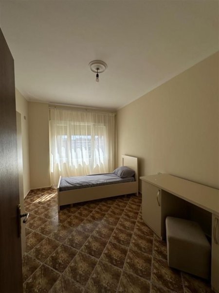 Tirane, jepet me qera apartament 2+1+Ballkon Kati 7, 120 m² 450 € 
