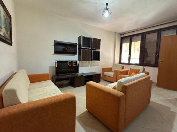 Tirane, jepet me qera apartament 1+1 Kati 6, 82 m² 500 € (Komunës së Parisit)