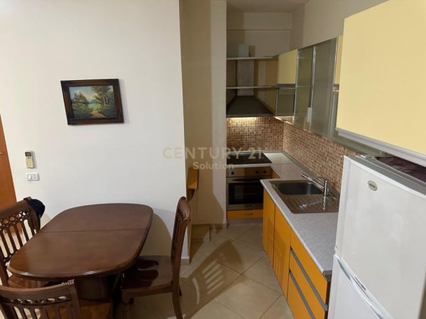 Tirane, jepet me qera apartament 1+1 Kati 6, 82 m² 500 € (Komunës së Parisit)
