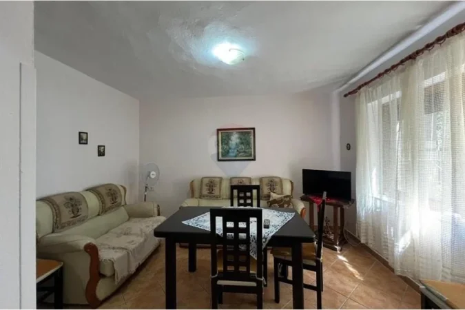 Tirane, jepet me qera 2+1 , 95 m² 400 € (ali dem)