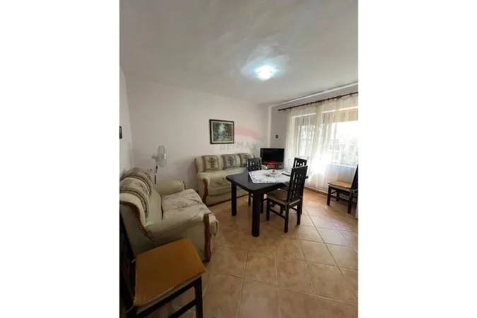 Tirane, jepet me qera 2+1 , 95 m² 400 € (ali dem)