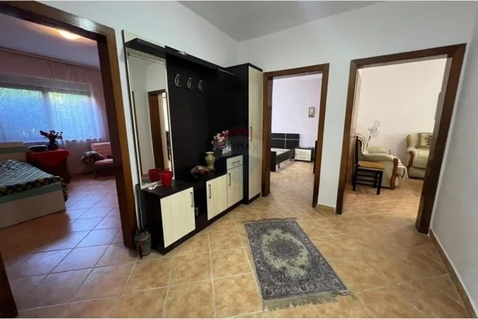 Tirane, jepet me qera 2+1 , 95 m² 400 € (ali dem)