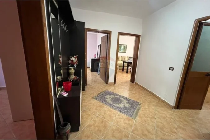 Tirane, jepet me qera 2+1 , 95 m² 400 € (ali dem)