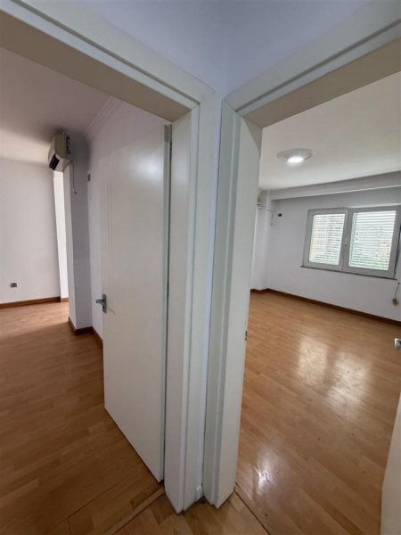 Tirane, jepet me qera ambjent biznesi Kati 3, 150 m² (Bllok)