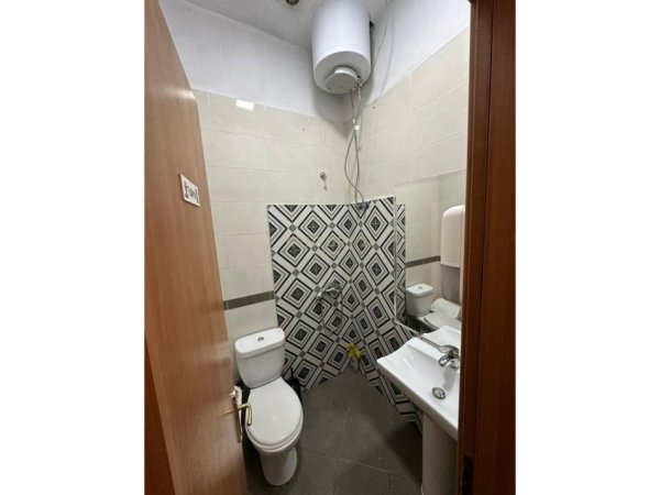 Tirane, jepet me qera apartament 1+1 Kati 0, 60 m² 500 € (Rr. Frosina Plaku)