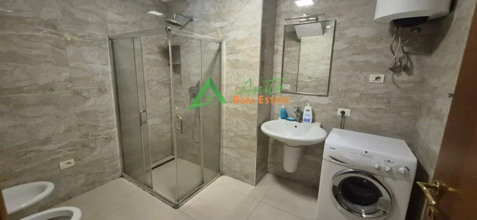 Tirane, jepet me qera apartament Kati 5, 95 m² 700 € (21 Dhjetori)