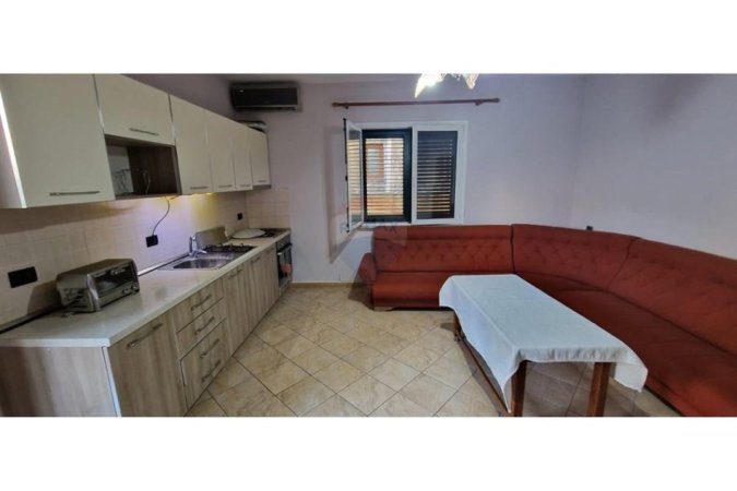 Tirane, jepet me qera apartament 1+1 , 70 m² 400 € (Rruga 5 maji)