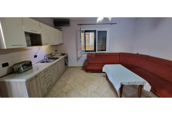 Tirane, jepet me qera apartament 1+1 , 70 m² 400 € (Rruga 5 maji)