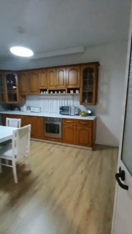 Tirane, jepet me qera apartament 2+1 Kati 3, 600 € 
