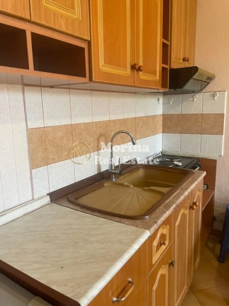 Tirane, jepet me qera 2+1 Kati 3, 100 m² 360 € (Rruga 5 Maji)