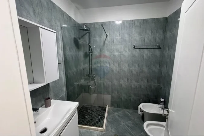 Shqiperi, jepet me qera apartament 1+1 Kati 8, 72 m² 550 € (kika 1)