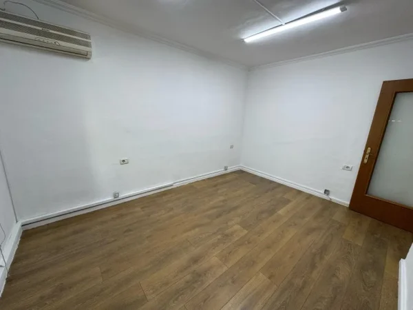 Tirane, jepet me qera apartament 1+1 Kati 1, 65 m² 450 € (muhamet gjollesha)