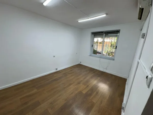 Tirane, jepet me qera apartament 1+1 Kati 1, 65 m² 450 € (muhamet gjollesha)