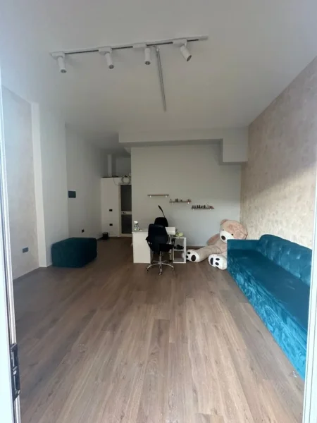 Tirane, jepet me qera ambjent biznesi Kati 0, 38 m² 350 € (Rruga Foto Xhavella)