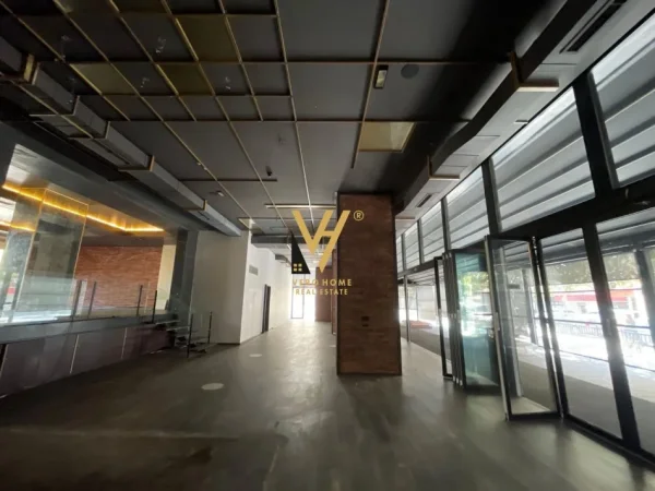 Tirane, shitet ambjent biznesi Kati 0, 440 m² 1.320.000 € (21 DHJETORI)