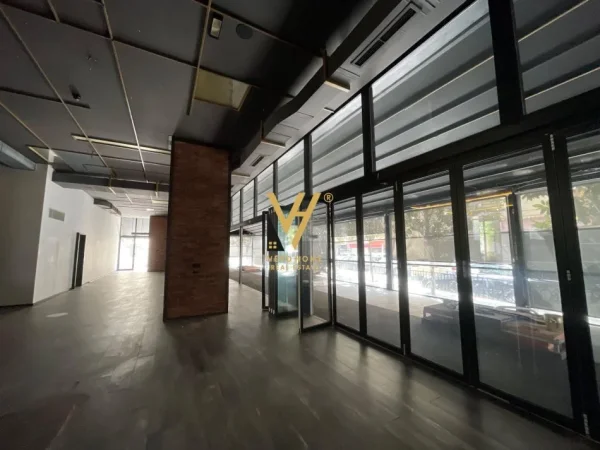 Tirane, shitet ambjent biznesi Kati 0, 440 m² 1.320.000 € (21 DHJETORI)