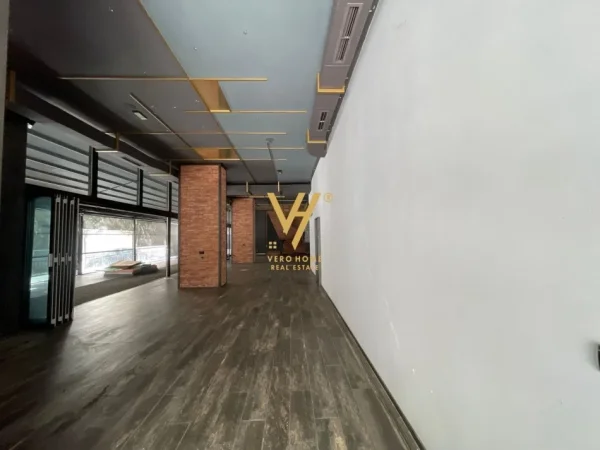 Tirane, shitet ambjent biznesi Kati 0, 440 m² 1.320.000 € (21 DHJETORI)