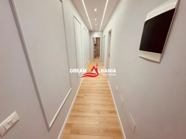 Tirane, shitet 2+1+Ballkon Kati 2, 245.000 € (Ne Rrugen Myslym Shyri)