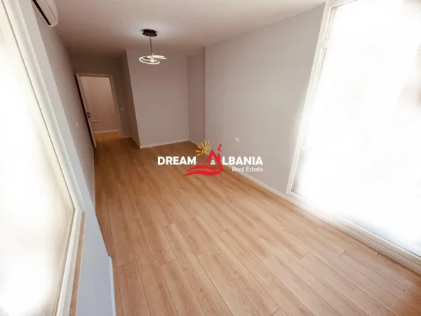 Tirane, shitet 2+1+Ballkon Kati 2, 245.000 € (Ne Rrugen Myslym Shyri)