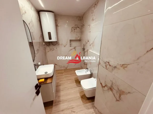 Tirane, shitet 2+1+Ballkon Kati 2, 245.000 € (Ne Rrugen Myslym Shyri)