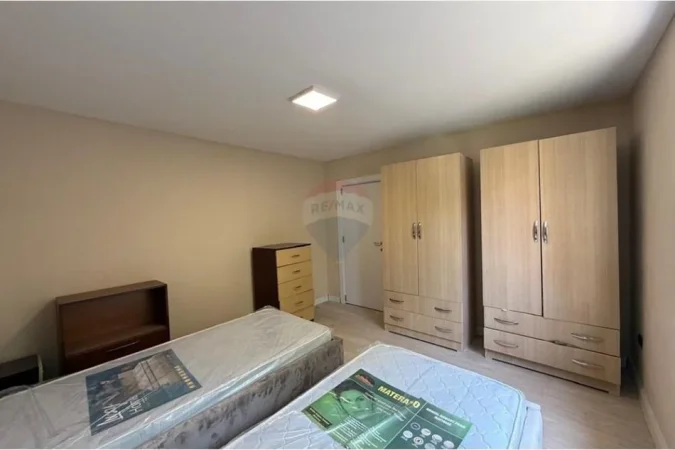 Tirane, jepet me qera apartament 2+1 , 61 m² 470 € (selit)