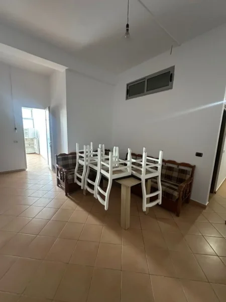 Tirane, jepet me qera apartament 2+1 Kati 1, 67 m² 300 € (Rruga Kastriotet)
